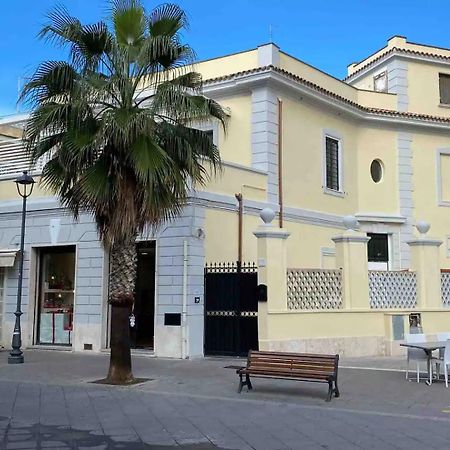 Rome, Beautiful Apartment In A Vintage Building Лидо-ди-Остия Экстерьер фото