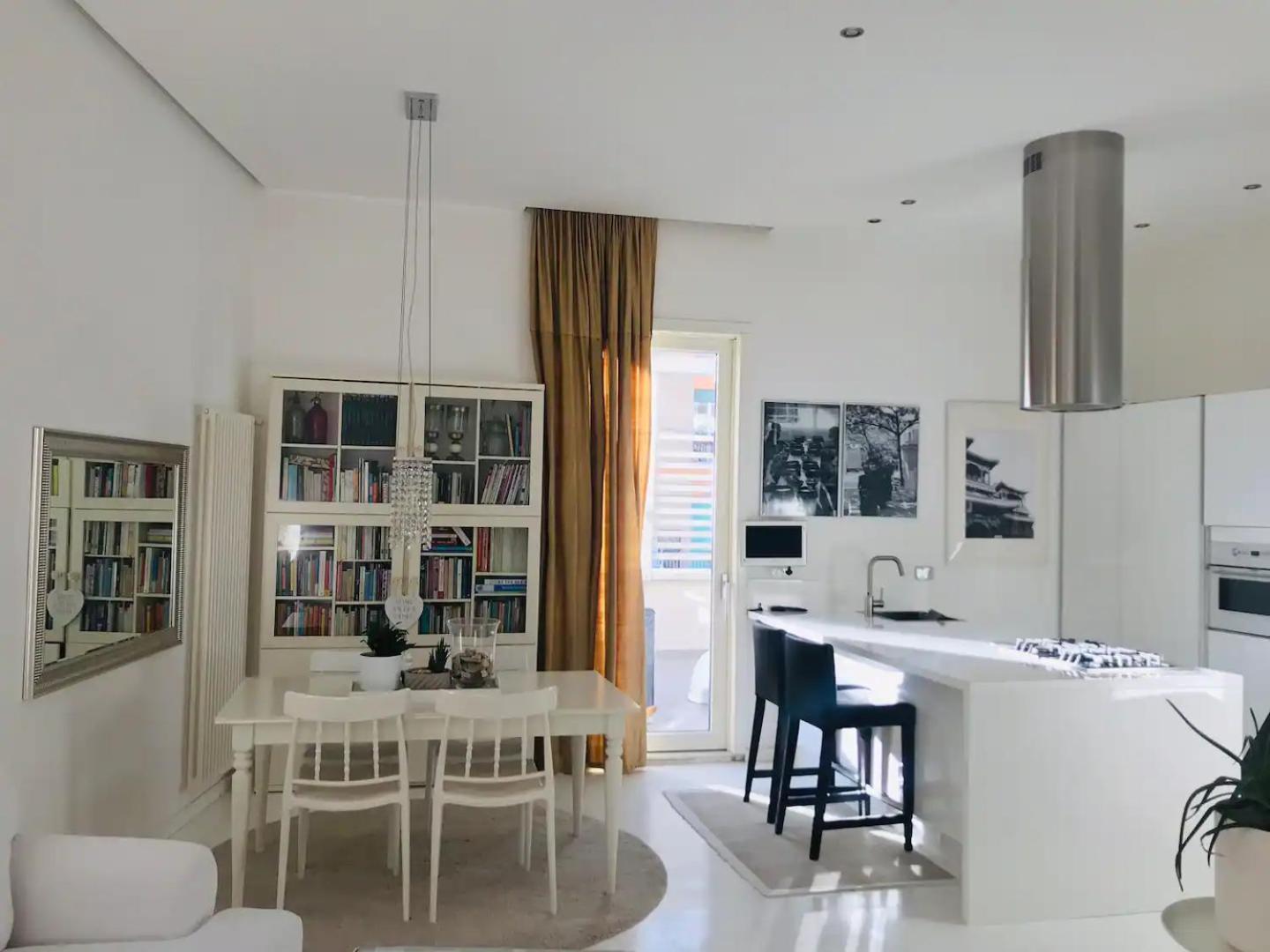 Rome, Beautiful Apartment In A Vintage Building Лидо-ди-Остия Экстерьер фото