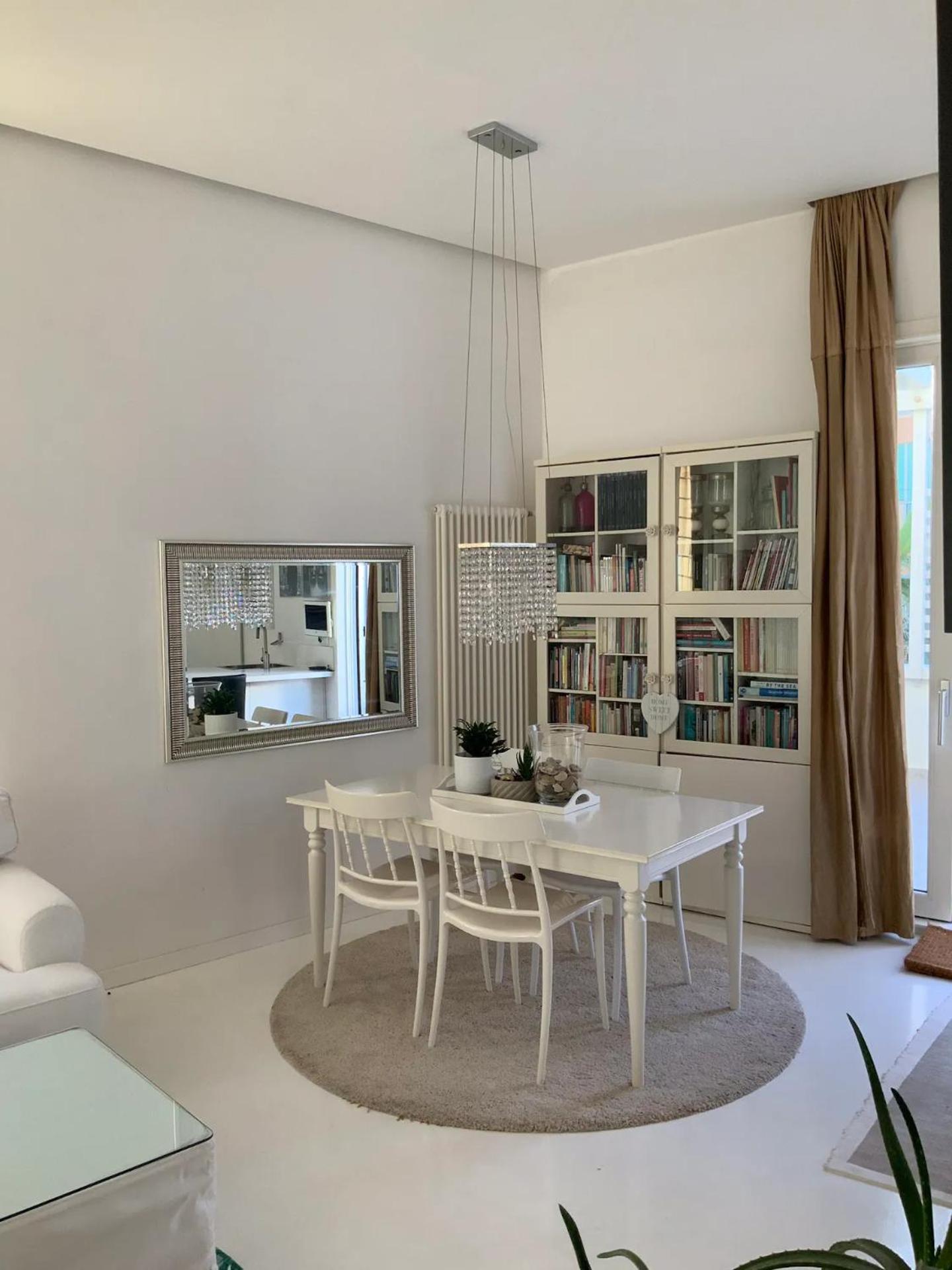 Rome, Beautiful Apartment In A Vintage Building Лидо-ди-Остия Экстерьер фото