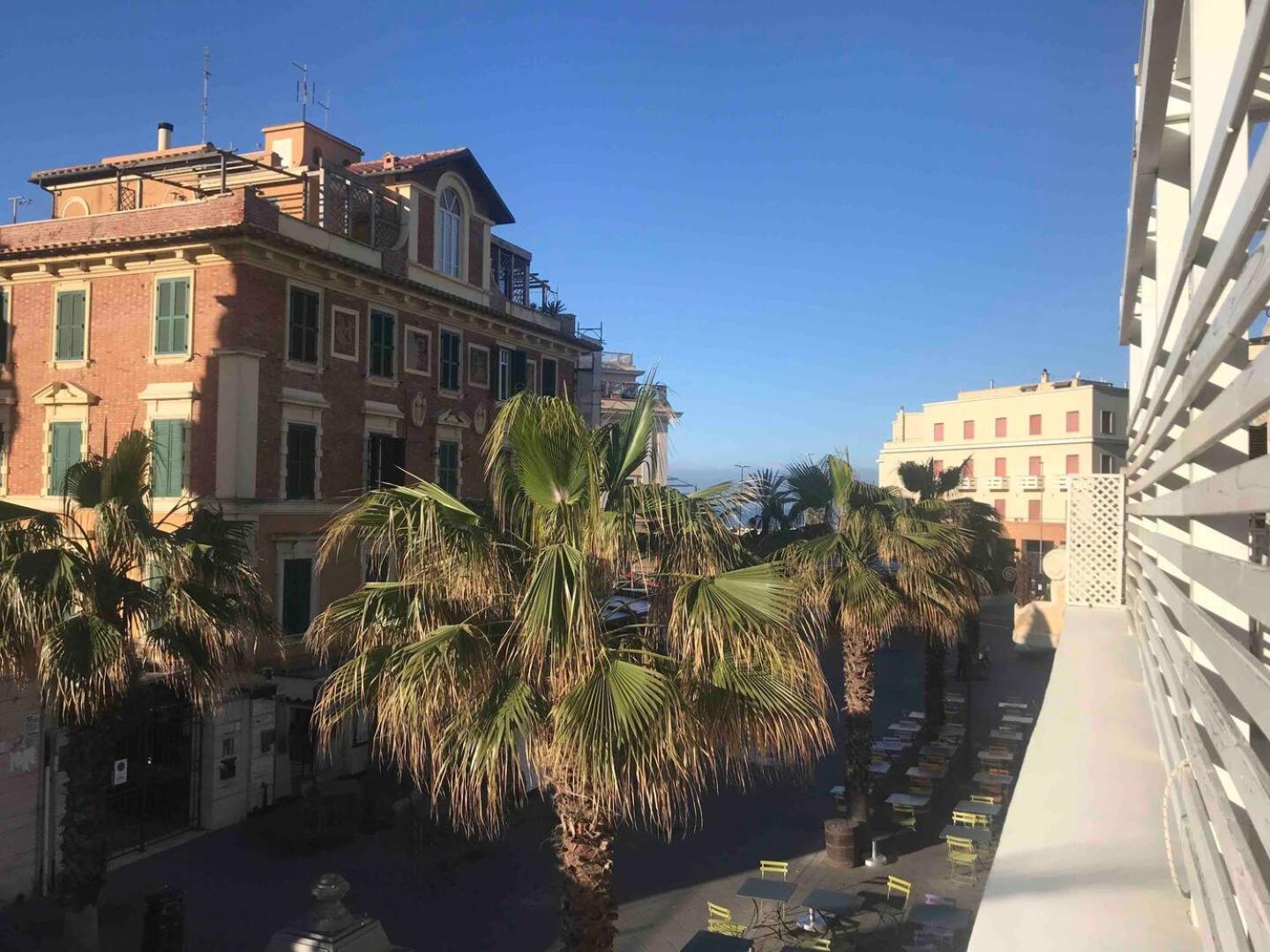 Rome, Beautiful Apartment In A Vintage Building Лидо-ди-Остия Экстерьер фото