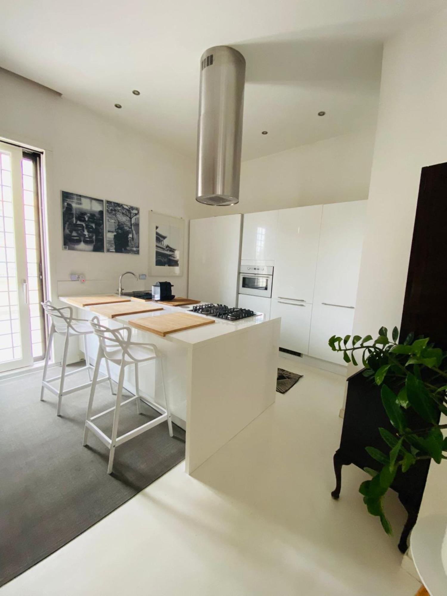 Rome, Beautiful Apartment In A Vintage Building Лидо-ди-Остия Экстерьер фото